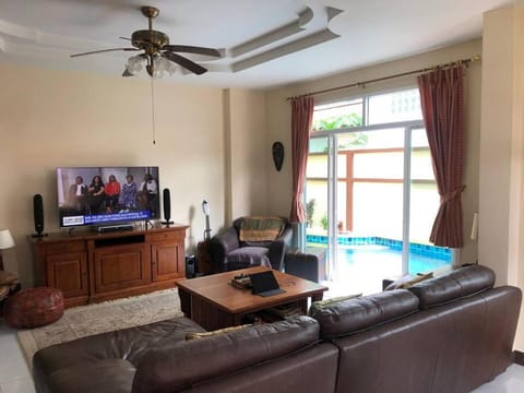 TV and multimedia, Living room, Seating area, Pool view