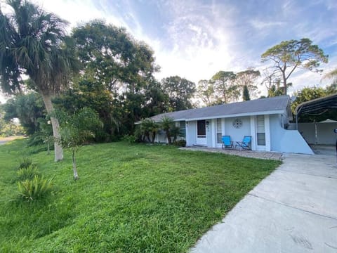 Gulf Breeze Hideaway Pool-hot tub-fence-carport Casa in South Venice