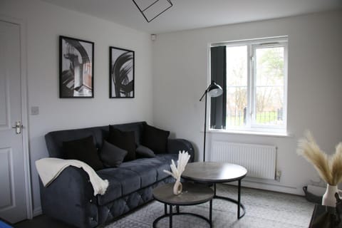 Living room, Seating area, internet