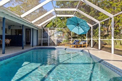 Patio, Pool view, Swimming pool, sunbed