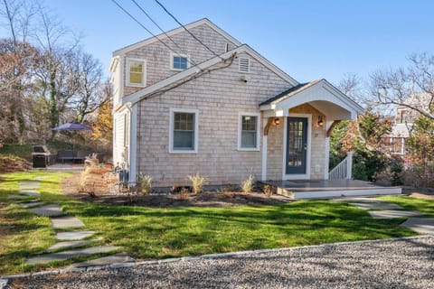 Walk to beach private patio Maison in North Eastham