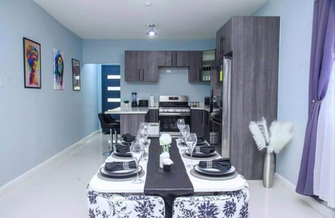 Kitchen or kitchenette, Dining area, oven, stove