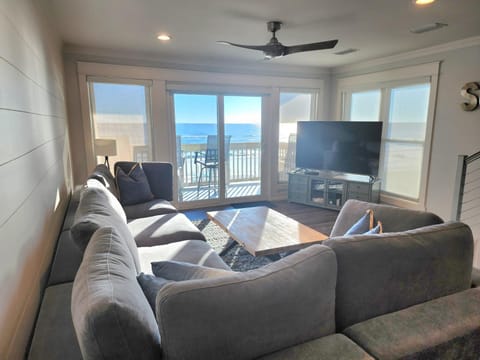 TV and multimedia, Living room, Seating area, Sea view