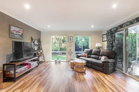 4 BR house near beach sleeps 9 House in Warrnambool