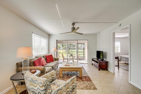 Lanai and Golf Course View Cozy Condo in Naples! Apartment in Collier County