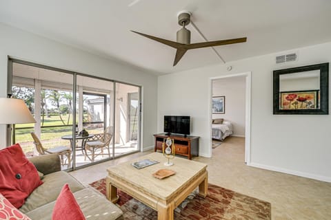 Lanai and Golf Course View Cozy Condo in Naples! Apartment in Collier County