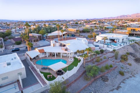 Golf Course Tranquility, Pool & Hot Tub House in Lake Havasu City