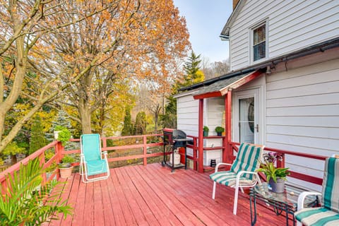 Less Than 1 Mi to Lehigh University Home with Deck! Casa in Bethlehem