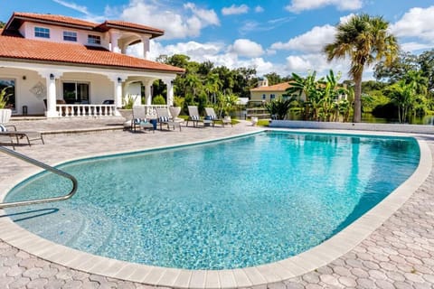 Patio, Day, Pool view, Swimming pool, sunbed