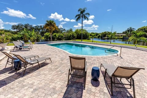 Swimming pool, sunbed