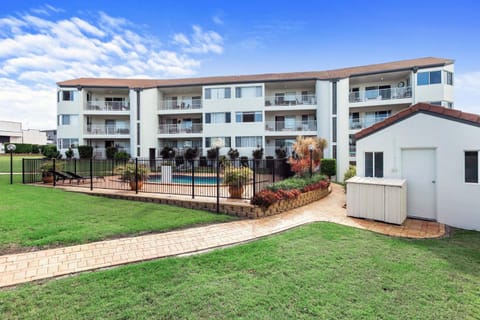 Three Bedroom Escape in Urangan Apartment in Hervey Bay