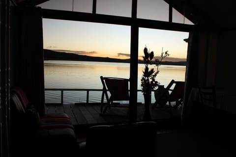 Natural landscape, View (from property/room), Balcony/Terrace, Seating area, Lake view, Mountain view, Sunrise