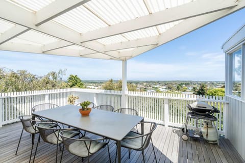 Ocean Breeze and Sweeping Coastal Views Maison in Ocean Grove