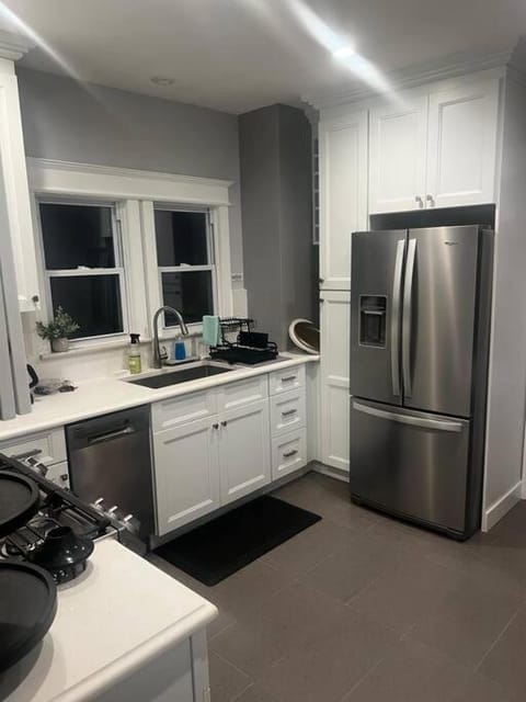 Kitchen or kitchenette, dishwasher, minibar, oven, stove, toaster