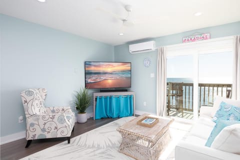 Oceanfront Paradise! Views, Beach and Luxury! Apartment in North Topsail Beach