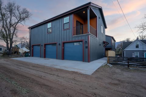 The Downtown Loft - Pet Friendly - NEW BUILD ADU House in Colorado Springs