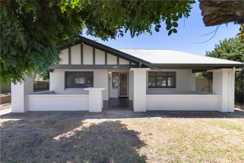 Bobby's Beachside Bungalow in Grange House in Adelaide