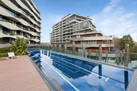 Modern 2BR Apt with Balcony & Free Parking Appartement in Abbotsford