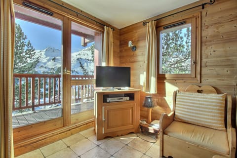 Day, Natural landscape, TV and multimedia, View (from property/room), Balcony/Terrace, Mountain view