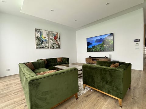 Communal lounge/ TV room, TV and multimedia, Living room, Seating area, Evening entertainment