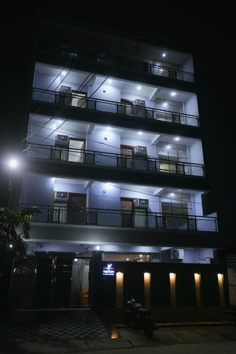 Property building, Night