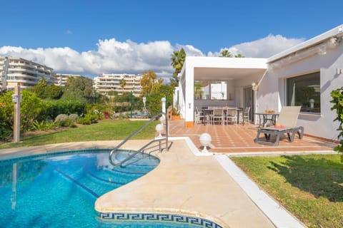 Day, Garden, Solarium, Pool view, Swimming pool, sunbed