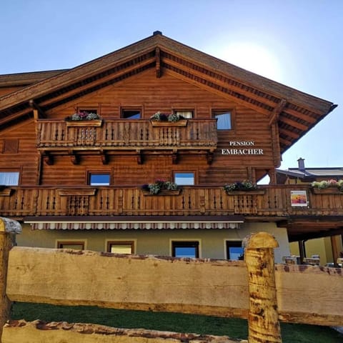 Property building, Day, Balcony/Terrace