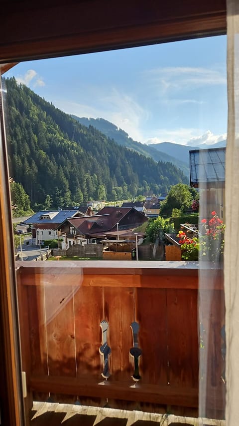 View (from property/room), Balcony/Terrace, Mountain view