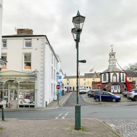 Property building, Street view