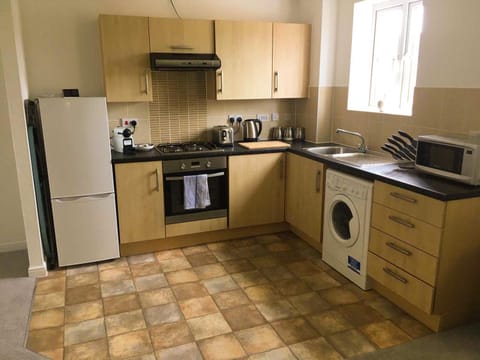 KSuites - Stunning 2 bed House Free parking Apartment in Bridgwater