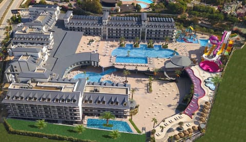 Property building, Day, Bird's eye view, Pool view, Swimming pool, sunbed