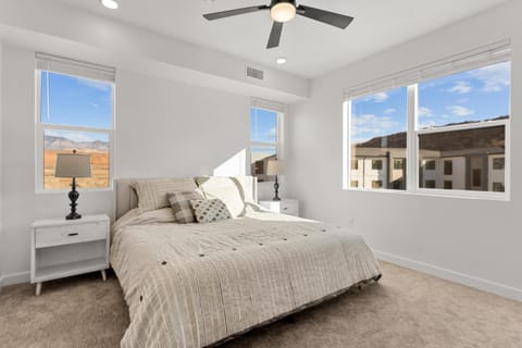 Cliff Side Retreat condo Apartment in Washington