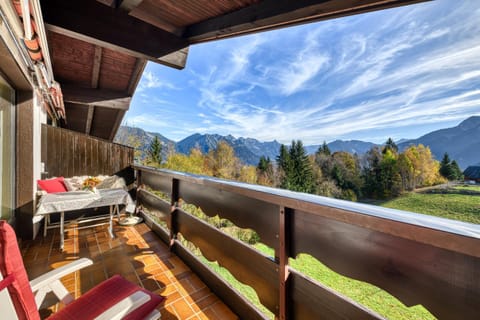 Spring, Day, Natural landscape, View (from property/room), Balcony/Terrace, Seating area, Mountain view