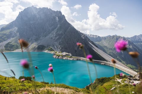 Nearby landmark, Spring, Day, Natural landscape, Other, Lake view, Mountain view