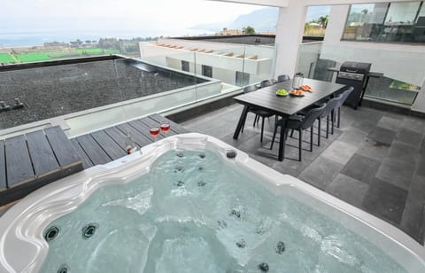 Hot Tub, Balcony/Terrace