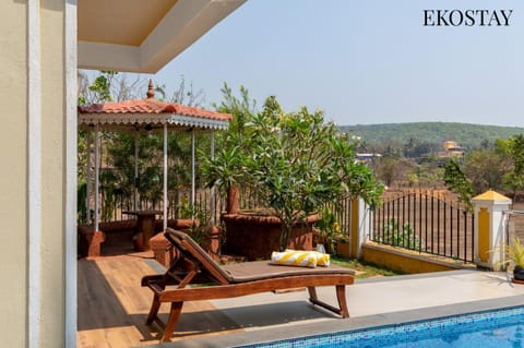 Patio, Day, Natural landscape, View (from property/room), Balcony/Terrace, Mountain view, Pool view, Swimming pool, sunbed