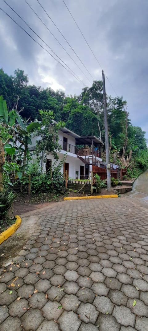 Property building, Day, Neighbourhood, Balcony/Terrace, Street view