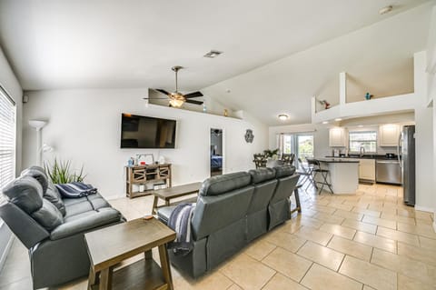 BBQ and Boat Dock Canal-Front Home in Cape Coral! House in Cape Coral