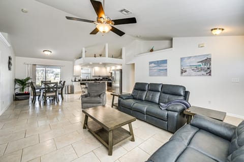 BBQ and Boat Dock Canal-Front Home in Cape Coral! House in Cape Coral