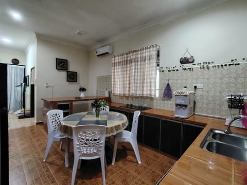 Sri MaLati Homestay and Event Space Vacation rental in Bayan Lepas