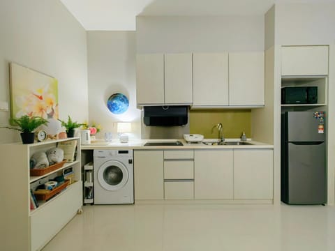 Kitchen or kitchenette, stove, washing machine