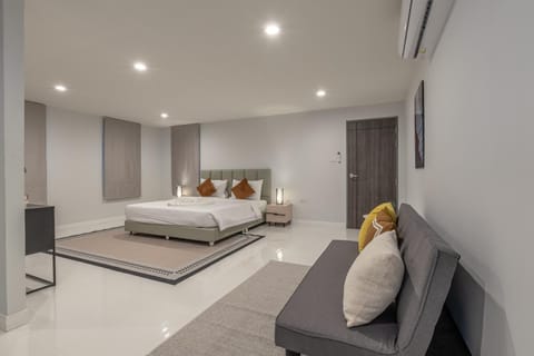 芭提雅市中心5卧现代轻奢别墅pool villa近21航站楼海边 Villa in Pattaya City