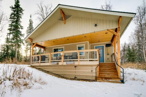 Denali Basecamp Cozy Talkeetna Chalet with Fire Pit Haus in Talkeetna