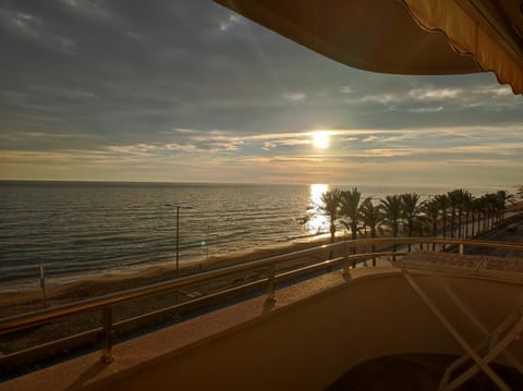 FRENTE AL MAR PARA 8 PERSONAs Apartment in Baix Penedès