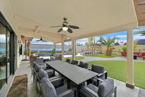 New Luxurious 6BR Villa Near LV Strip w Pool & Spa House in Paradise