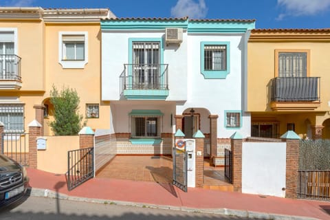 Property building, Facade/entrance, Street view, Parking