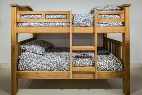 Bedroom, bunk bed