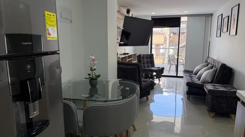 TV and multimedia, Seating area, Dining area