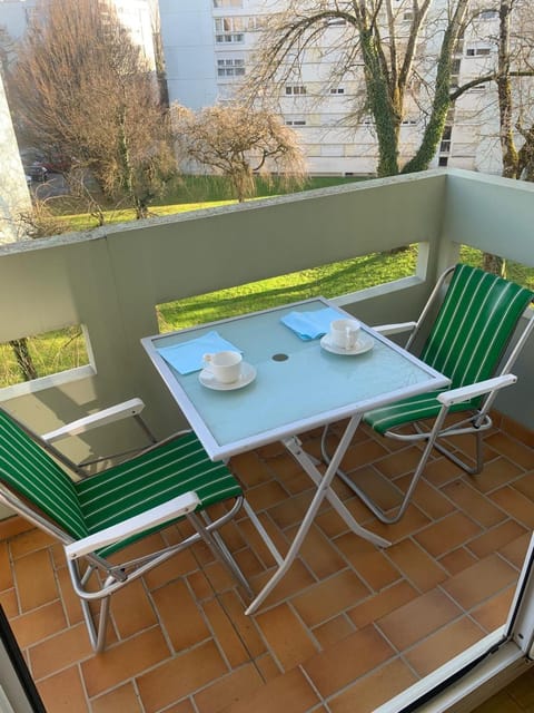 Appartement avec balcon et parking Apartamento in Montbéliard