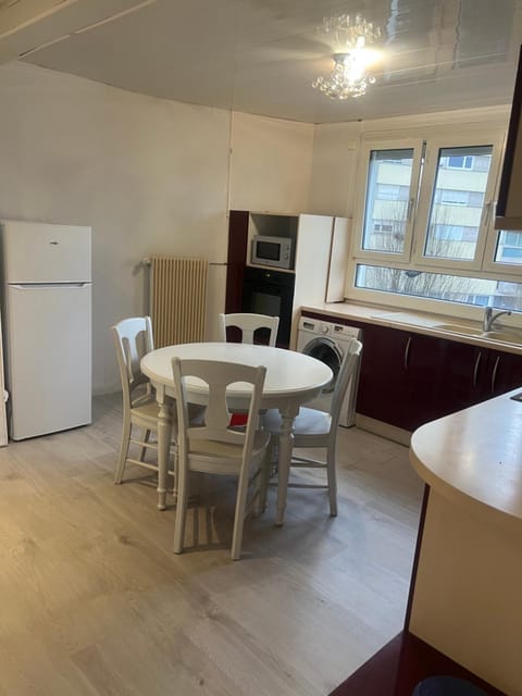 Appartement avec balcon et parking Apartamento in Montbéliard